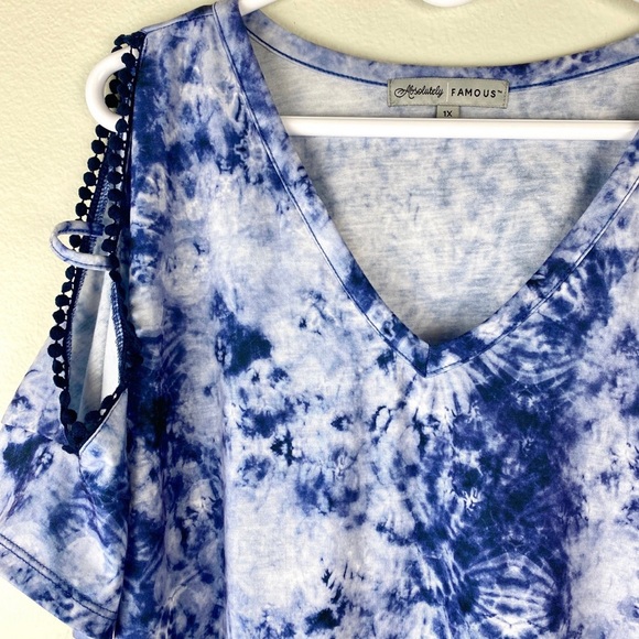 Plus Size 1X Tie Dye Cold Shoulder Blue White V-Neck Absolutely Famous EUC - Picture 3 of 7
